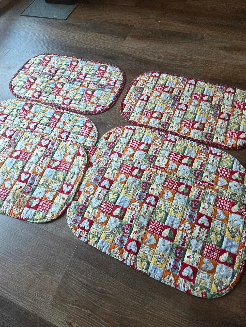 Vintage set of 6 Handmade Farmhouse Patchwork Heart Print Placemats